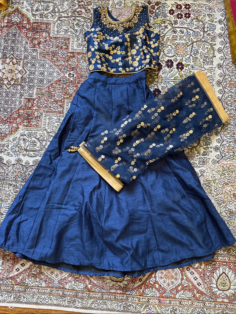 Navy blue embroidered girls 6-8y Indian set 💙💛